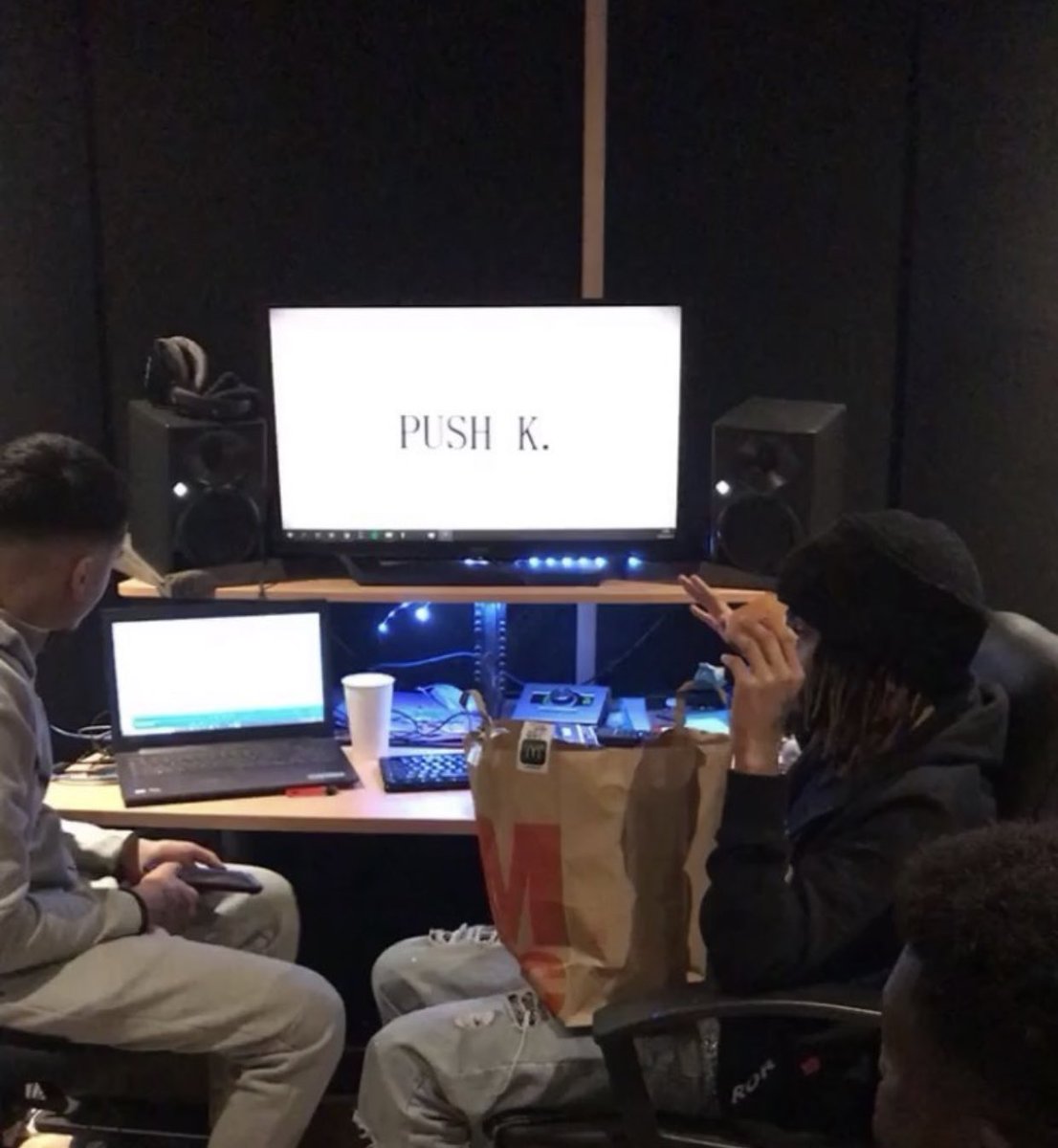 Murmure_Ent's tweet photo. Le projet commun de @Ruki88_8 &amp; @parlemoneystp avance 🛠

La construction à l’air vraiment minutieuse, déjà des productions de @BinksBeatz @Brodinski @Oualds @juliosssb @Coookup018 @tonyseltzer &amp; @1chaii 🔌 https://t.co/pZRttyWe5y
