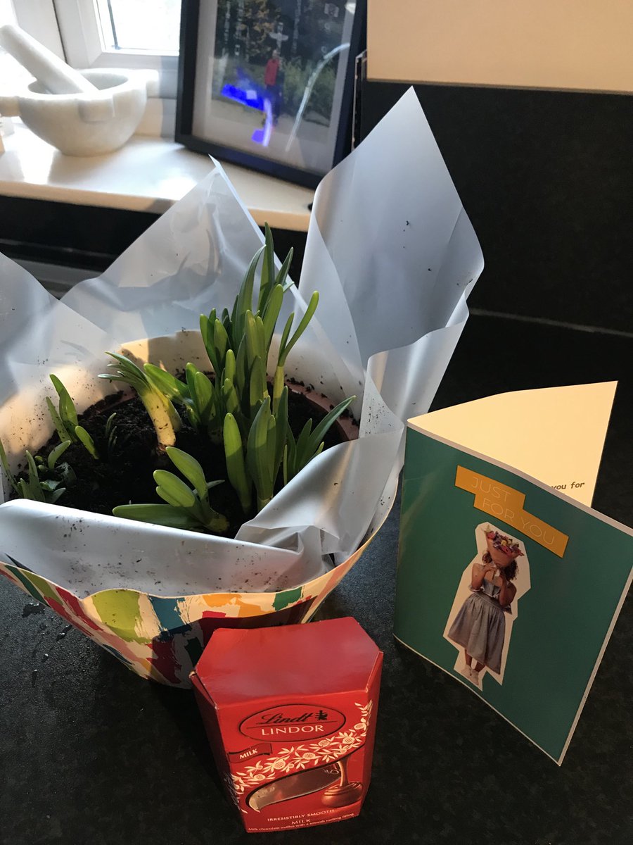 Thank you ⁦<a href="/JennCathcart19/">Jennifer Cathcart</a>⁩ for thinking of me on National #DayofReflection . So lovely to have great colleagues ⁦⁦<a href="/mariecurieuk/">Marie Curie</a>⁩ who support, care and think about you particularly when they know you’ve had a tough year 💛🌼