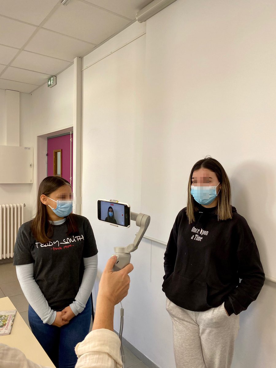 #SPME2021 Fin du 2eme jour de travail avec les journalistes ✨des collectifs <a href="/MEDIASeducation/">Association interACTIVITES</a> et <a href="/Antidotes_fr/">Collectif Antidotes</a> Nos élèves ont appris à débusquer des infox🧐, à en créer 🤓et maintenant ils vont fabriquer leurs propres outils de décryptage de l’info 👾 : 🔜 le tournage 🎥 🙌🏻