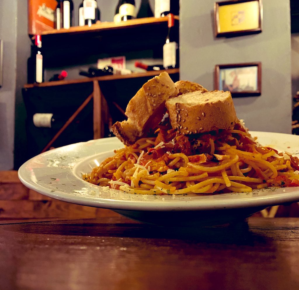 BbKfeMexico's tweet photo. ¿Dónde puedo comer rico?
-En Tlaxcala 69 en @LaRomaDF
#BbKFe
-Exacto
Con o sin Gps ¡Te esperamos!😀 https://t.co/e6hKKchR8j
