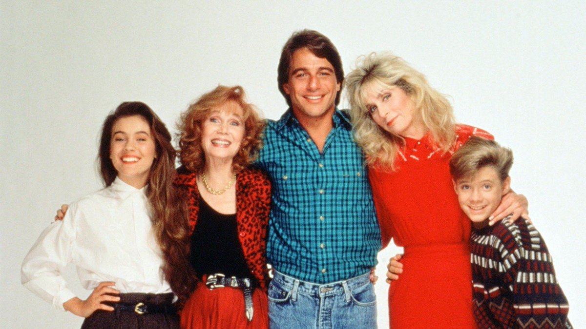 LMY80s's tweet photo. Tony (Tony Danza) and Angela (Judith Light) were supposed to get married in the very last episode of "Who's the Boss?" But the producers changed their minds. They believed that new viewers finding the show would watch more if the sexual tension was ongoing. https://t.co/JSIiscvLVP