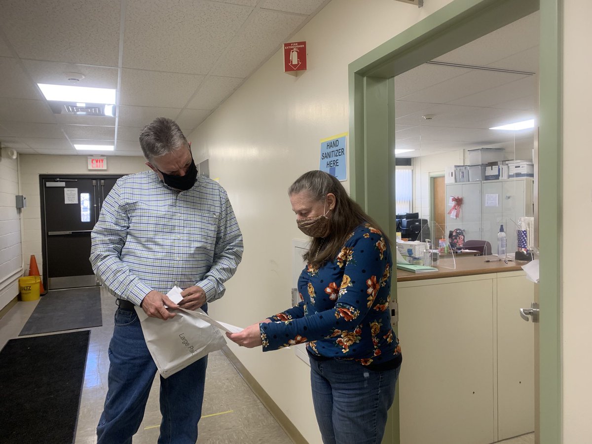bob_ebrookfield's tweet photo. Very excited to submit my nomination paperwork for the Town of East Brookfield Board of Selectmen this afternoon.  I appreciate the support of my family and many friends in town and I look forward to the opportunity to help the Town over the next 3 years! https://t.co/jL3DtZng0L