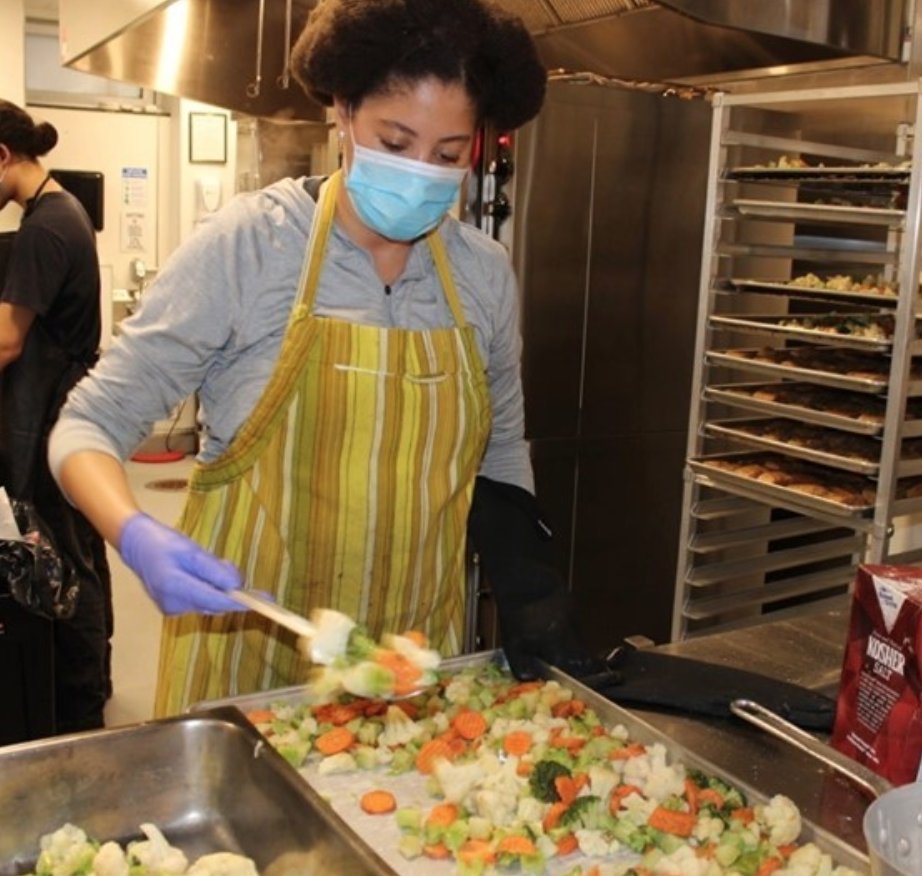 UNHNY's tweet photo. 🚨@NYGovCuomo: $5 million in the final budget for the #SettlementHouseProgram will enable NY's vital settlement houses to strengthen their programs and meet the exponentially rising needs in their communities. Now is the time to #InvestInSettlementHouses! https://t.co/yOMT99v6es