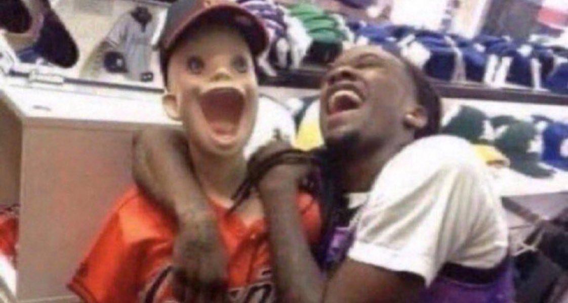 _ThabisileM's tweet photo. Mam'Sonto are ho Thati onale jealous and Melusi ha mo batle😂😂😭 are bus eo kgale e mo fitile😭💔 bathong! Mam'Sonto o rub'a letswai wound'ng😂
#gomoramzansi #gomora https://t.co/2gPsE0UteW