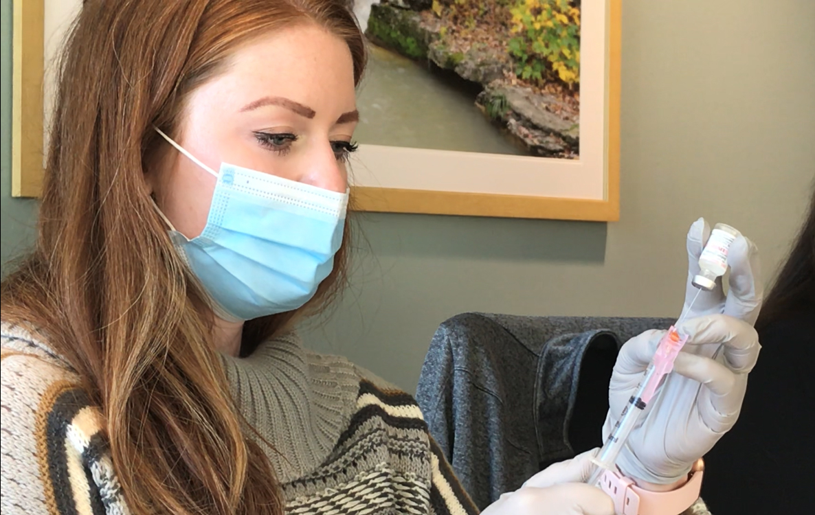 MercySGF's tweet photo. We have 150 COVID-19 vaccines that we need to use by 3 p.m. today. If you qualify under state guidelines, come now to 4520 S. National in Springfield. @kytv @KTTSNews @kolr10kozl @springfieldNL @SGCHD https://t.co/6j0j5AuOBE