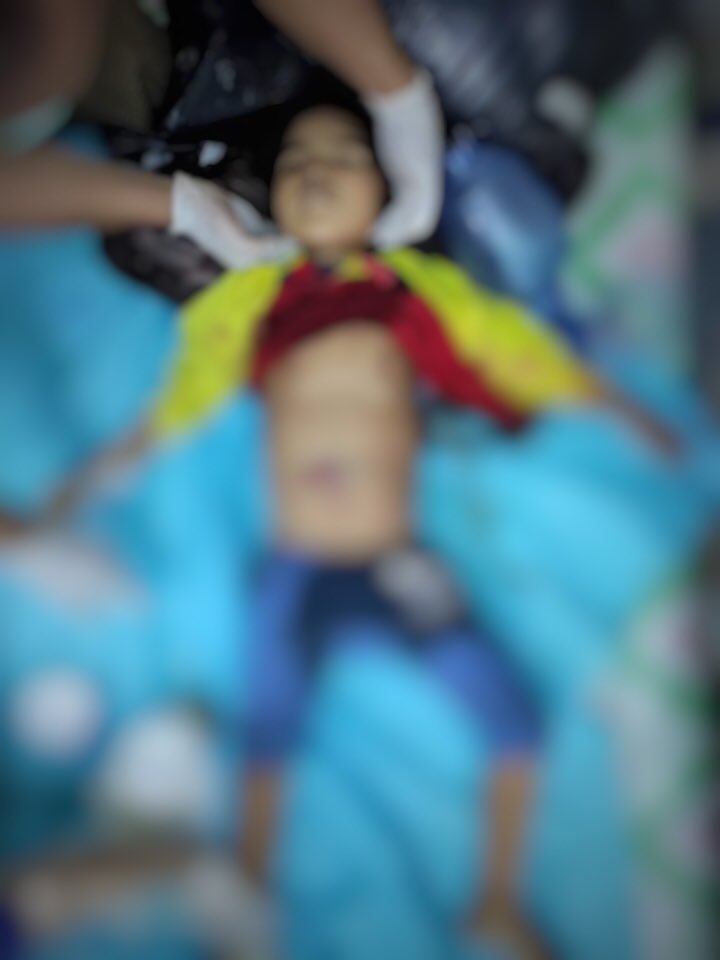 SpringGirlAc's tweet photo. 7 years old girl was brutally shot by Junta today , March 23rd. 😓
While she was staying at home , the Junta stepped into the home and killed this innocent child. 
#militarycoup 
#Savethechildren 
#WhatsHappeningInMyanmar https://t.co/YlgeJz1HsS