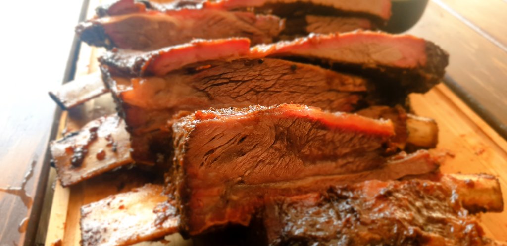 SmokeySoutie's tweet photo. Lazy 6h smoke for this monster #brontosaurusrib #bigboned #chickenissalad #darlingbrew https://t.co/Gx8FfD1j6e