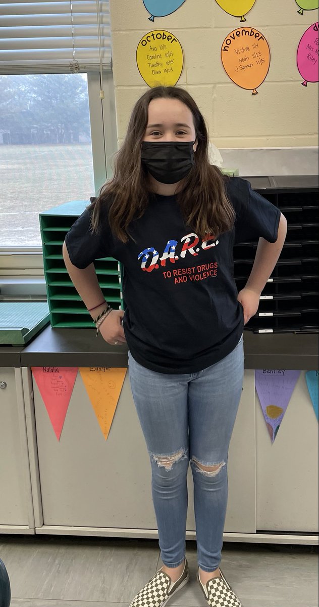 VMESMustangs's tweet image. Congratulations to all of our VMES Mustang DARE graduates! Thanks to Officers Sean Flynn, Victoria Finelli, and Bryan Murphy from the @BrickTwp.Police ⁦for teaching our students skills that will serve them well throughout their lives.  🇺🇸