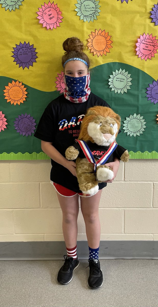 VMESMustangs's tweet image. Congratulations to all of our VMES Mustang DARE graduates! Thanks to Officers Sean Flynn, Victoria Finelli, and Bryan Murphy from the @BrickTwp.Police ⁦for teaching our students skills that will serve them well throughout their lives.  🇺🇸