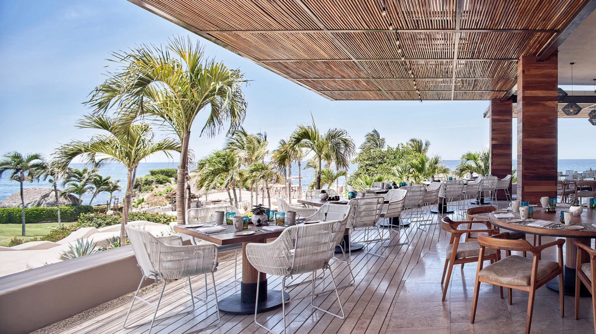 taraceagroup's tweet photo. In the heart of the @FSPuntaMita, #DosCatrinas stylish restaurant combines authentic Mexican fare with a contemporary twist, a truly memorable dining experience.
#FSPuntaMita #Dining #FSTaste #FoodLover #TaraceaFurniture.
https://t.co/X8DmFRQARP https://t.co/D077rg5T1l