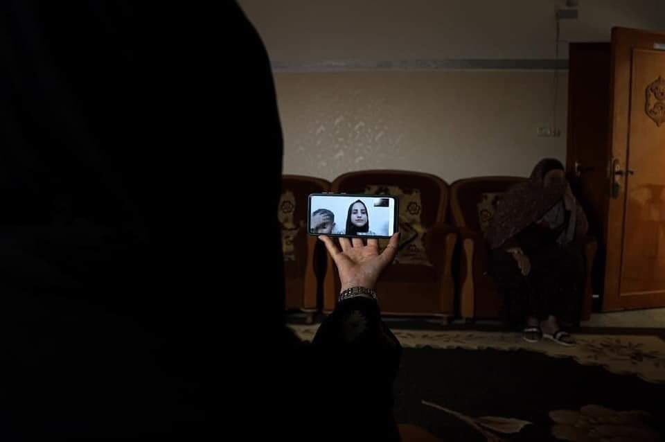 palinheart's tweet photo. The Palestinian mom, Nevin Abu Gharqoud, from Gaza is talking with her kids, who live in Qalqilya city via the phone, since the israeli occupation refused to grant her a permit to live with them. https://t.co/GOhnwOjc4J