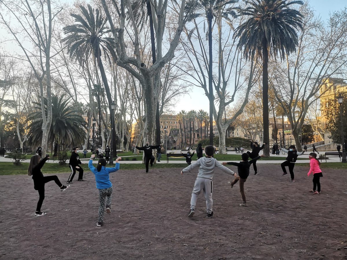 MarcoCapoccetti's tweet photo. #GongFu ai giardini di #PiazzaVittorio 

#Roma #kungfu #kungfukids #qixingtanglangquan #tanglang #chatsingtonglong #sevenstarmantiskungfu #settestelle #tanglang #chutsingtonglong #Mantide #esquilinomonamour #esquilino #marcocapoccettiboccia #lalunaelatartaruga #7stelle #mantis https://t.co/Z8XZfatEvU