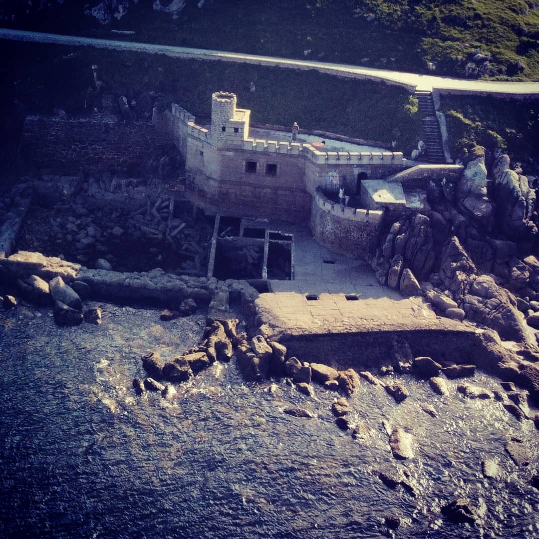 ramalvclav's tweet photo. Ancient shellfish farm named "Cetaria de Serrápio", Baiona, Galicia, Spain
#galicia
#pontevedra
#cetarea
#lugaressecretosdegalicia
#fotogalicia
#galiciavisual
#galiciamaxica
#shellfishfarm
#shellfish
#lobsters https://t.co/bJ9mOH4iFw