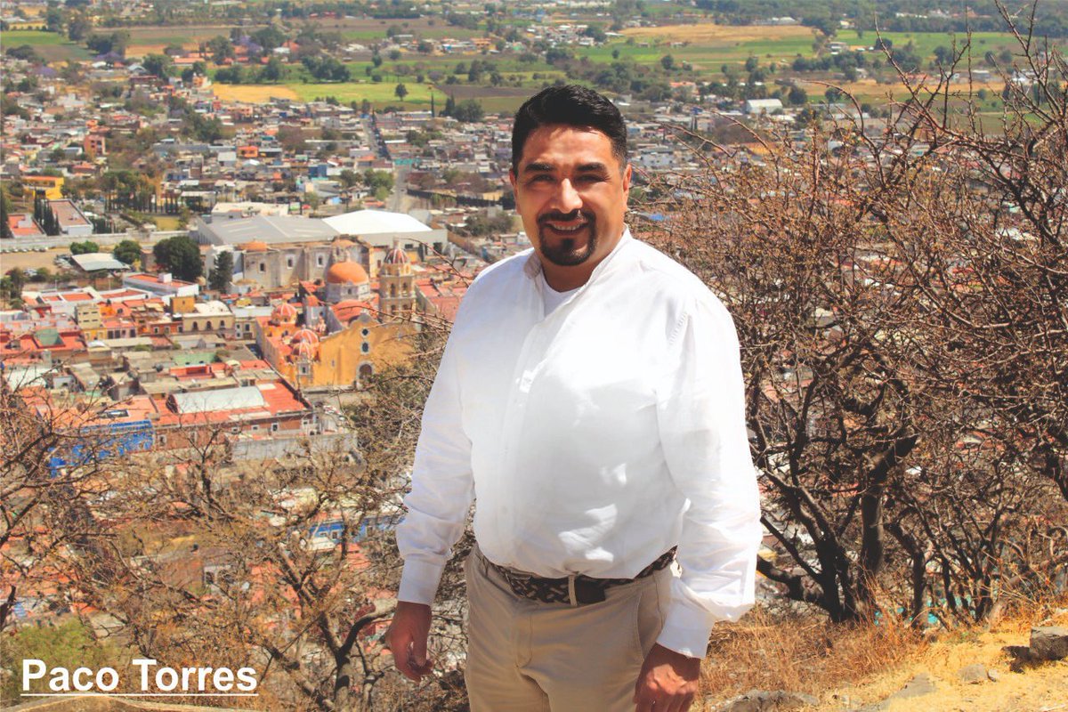 PacoTorres_M's tweet photo. ¡Miren nada más qué chulada de imagen! 
Cuando era niño a este cerro de San Miguel subía con mi papá a volar papalotes, era lo mejor que me podía pasar en el día.¡cuántas historias en esta zona! 
¡Así mi bello #PuebloMágico y se los presumo con mucho orgullo! 
#RecorriendoAtlixco https://t.co/CkpqMWAjgf