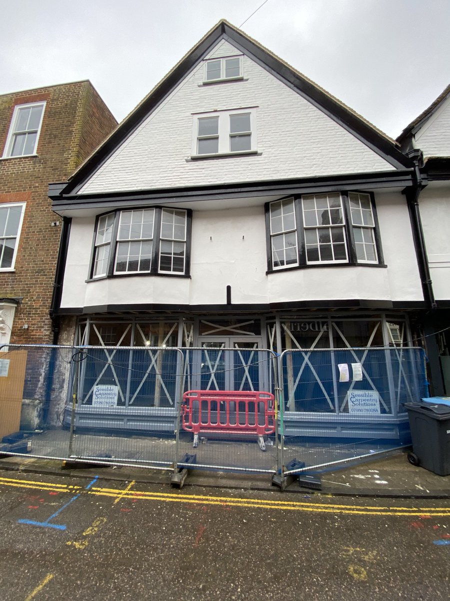 slatters_dev's tweet image. Nice to see the old shop front repaired and returning to its former glory! ⁦@HamptonByHilton⁩