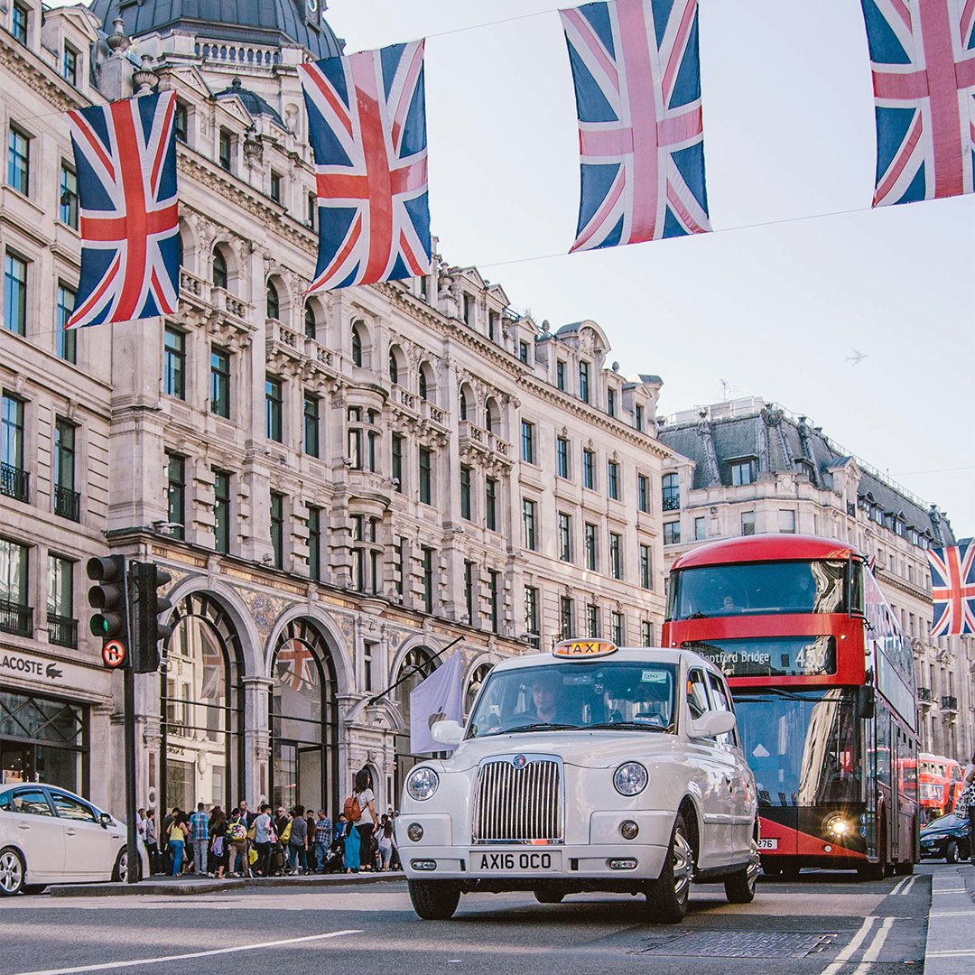 TheAthenaeum's tweet photo. There's no place like home π
#london #thecity #home #athenaeum #athenaeumlife #londonbus #tourist #thingstodo #londonstreet #unionjack #mayfair https://t.co/iUGbr0X9bP