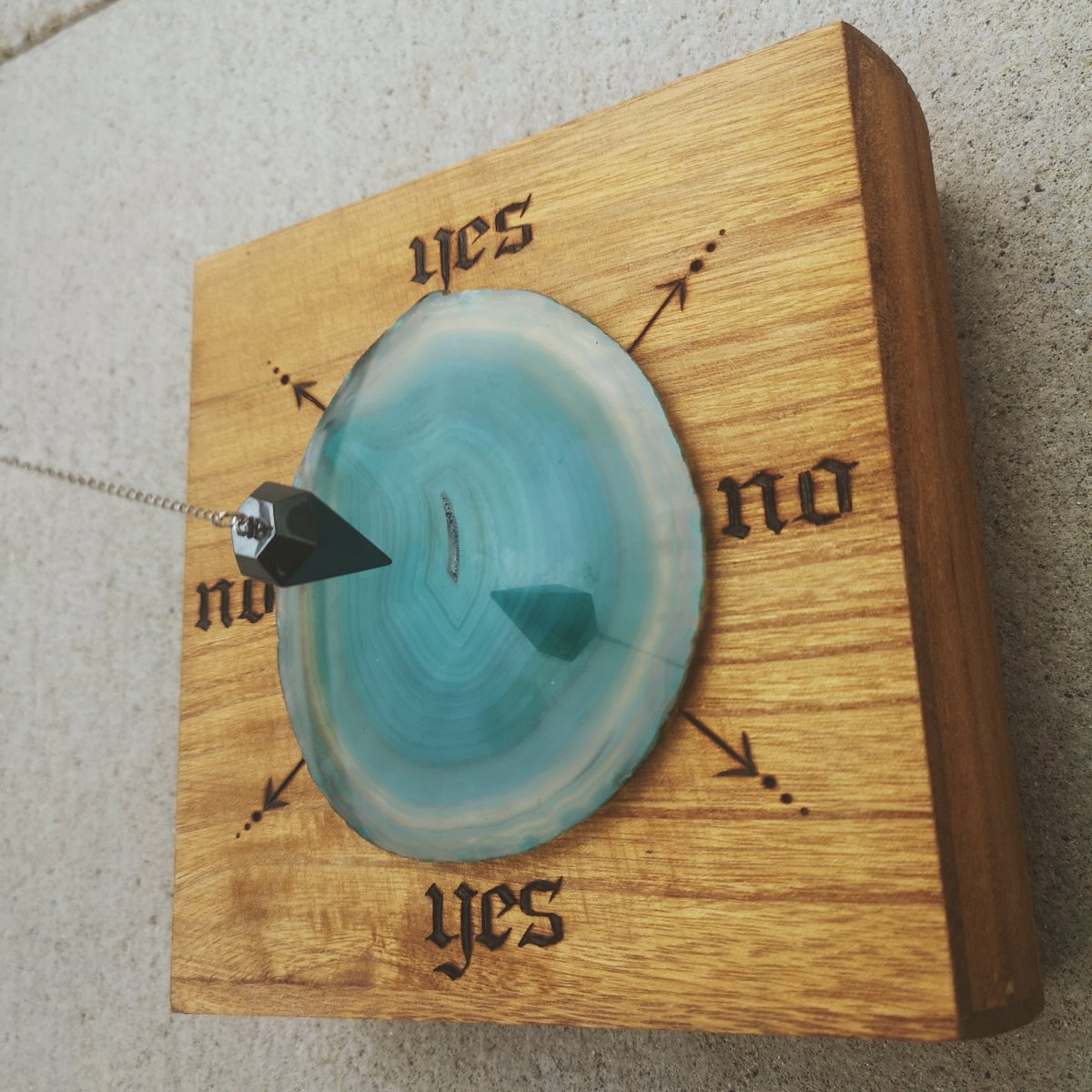 stormburnsshop's tweet photo. I made a pendulum board box with agate and a hematite pendulum! 🔮💜 https://t.co/k4xNW6Rm8u