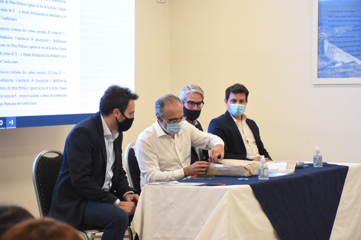 💧 LICITACIÓN ACUEDUCTO TANTI 💧

👉 Realizamos la apertura de sobres en la licitación del #Acueducto Tanti que forma parte del Plan de #AcueductosTroncales que lleva a cabo el <a href="/gobdecordoba/">Gobierno de Córdoba</a>.