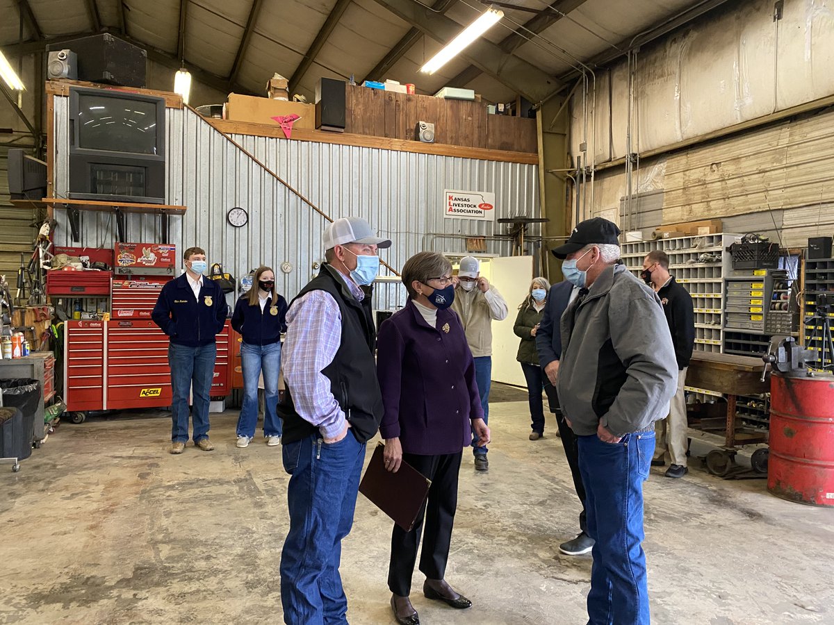 GovLauraKelly's tweet photo. Did you know that one Kansas farmer feeds about 155 people? On #AgricultureDay, we thank the thousands of farmers, ranchers, and agriculture workers across Kansas for their dedication to our state and nation. Thanks to the Sturdy family for hosting me today! https://t.co/BOxX0gBTL1