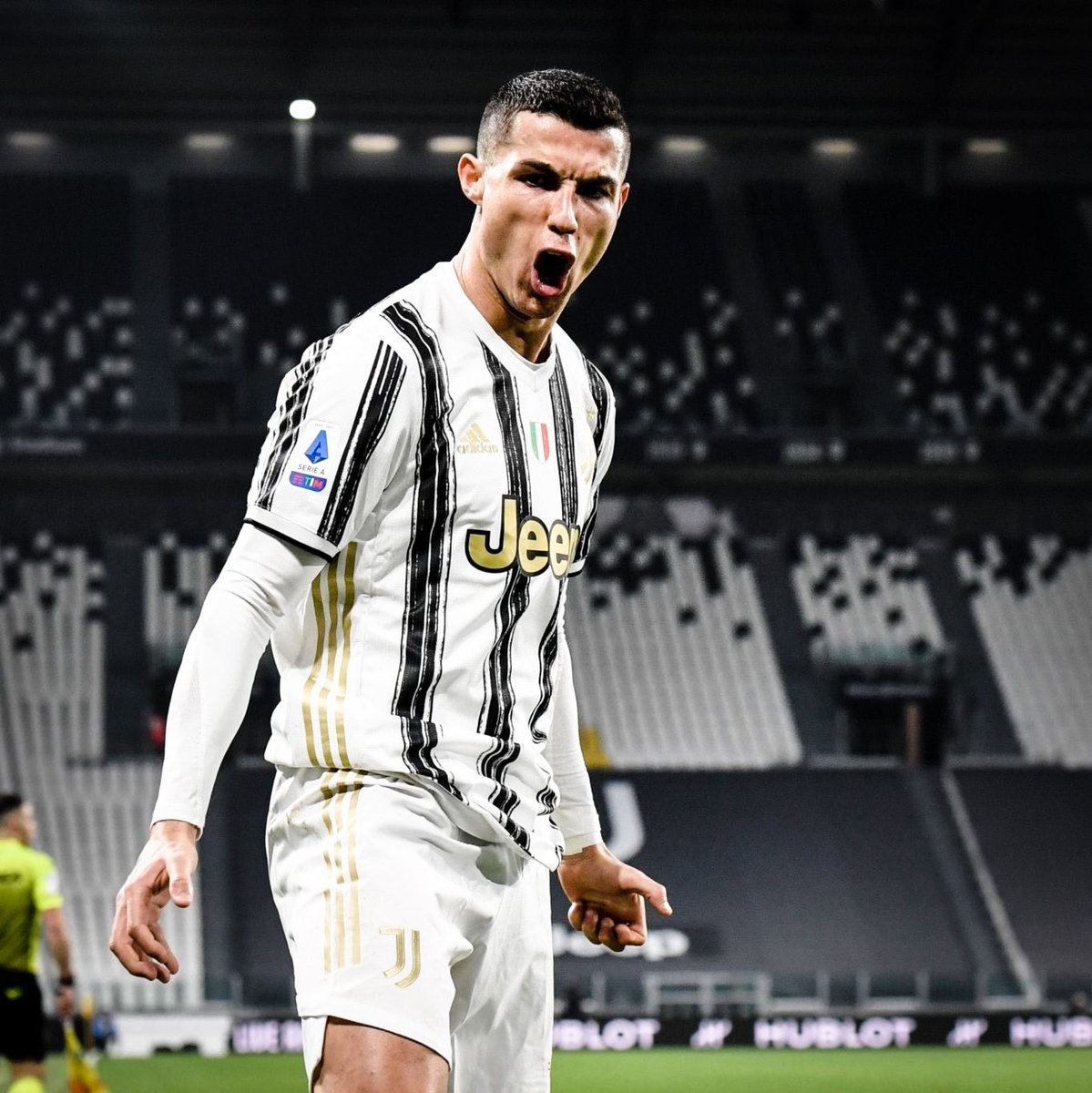 OficialSala12's tweet photo. 25 milhões de euros: Este é o valor pedido pela Juventus para vender Cristiano Ronaldo.

�� AS https://t.co/geHZQWl2zX