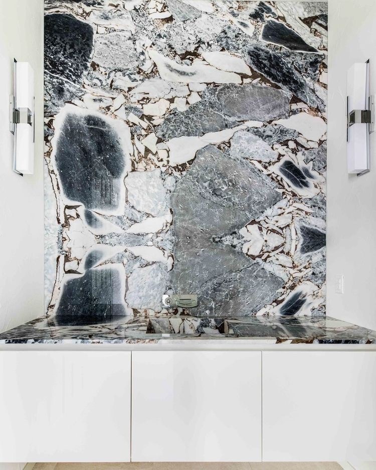 MarbleTrend's tweet image. Today's #UniqueFind is PLUTONE. Nothing compares to the beauty that #nature has to offer. Contact us for more information about this unique block of #stone today at info@marbletrend.com ✨ #MarbleTrend #FromEarthToArt