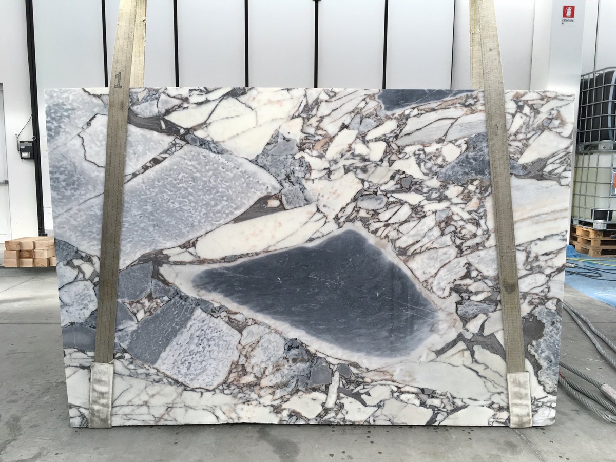MarbleTrend's tweet image. Today's #UniqueFind is PLUTONE. Nothing compares to the beauty that #nature has to offer. Contact us for more information about this unique block of #stone today at info@marbletrend.com ✨ #MarbleTrend #FromEarthToArt