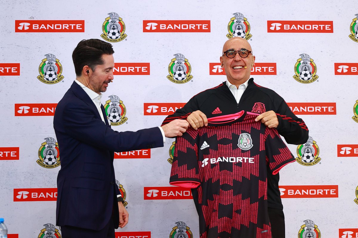 invictomx's tweet photo. ⚽️🇲🇽 | @Banorte_mx es presentado como nuevo patrocinador de @miseleccionmx 

#SportsMarketing https://t.co/3UT6ixHJqn