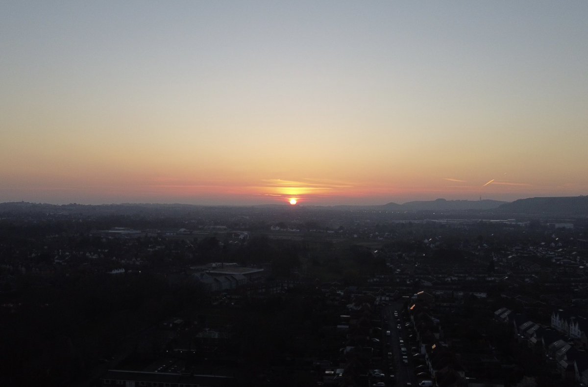 Finally caught the sunset over Folkestone 😊😎👍 #Folkestone #Kent #Sunset #MyHome #LovePhotography #DJIMini2 #UKDrone