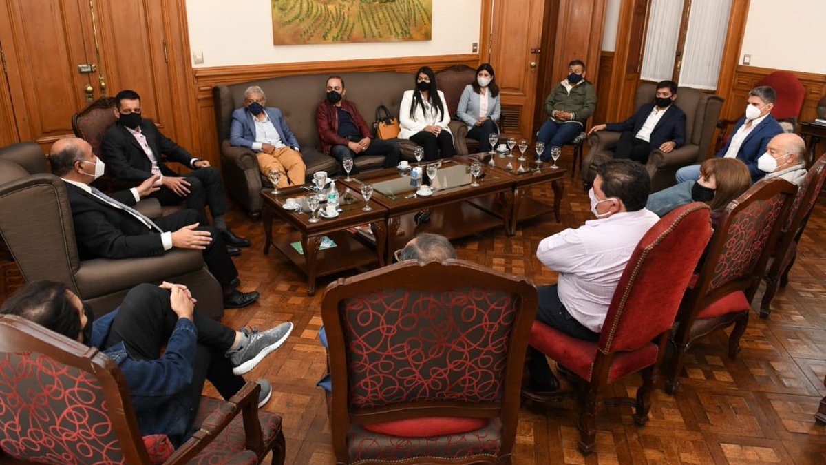 JuanManzurOK's tweet photo. En Casa de Gobierno, recibí a legisladores nucleados en el bloque oficialista Lealtad Peronista. Agradezco el apoyo absoluto a la mesa de conducción del PJ nacional, donde asumí ayer como vicepresidente. Además, compartimos miradas sobre la situación actual de la provincia. https://t.co/VXV64oXjwB