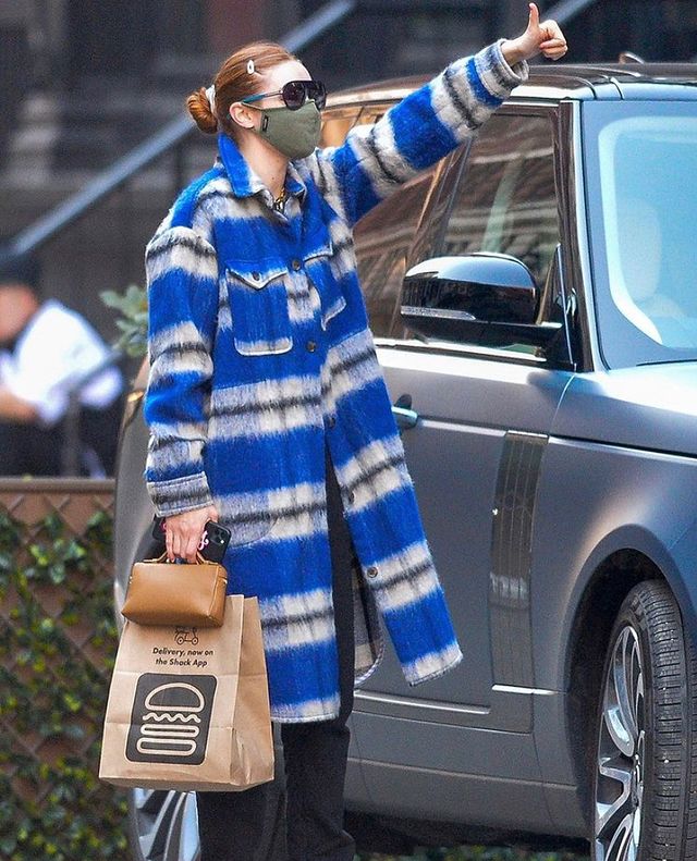 shakeshack's tweet photo. TREND ALERT! The hottest bag to have in your spring collection. Order delivery through the Shack App + it could be yours! Plus, fries are free with your Shack App delivery order of $15+ ‘til the end of March with code GIMME (iOS only).

IG cred: https://t.co/I8RQitkVUf | eyeswoon https://t.co/5X6KAU8pyT