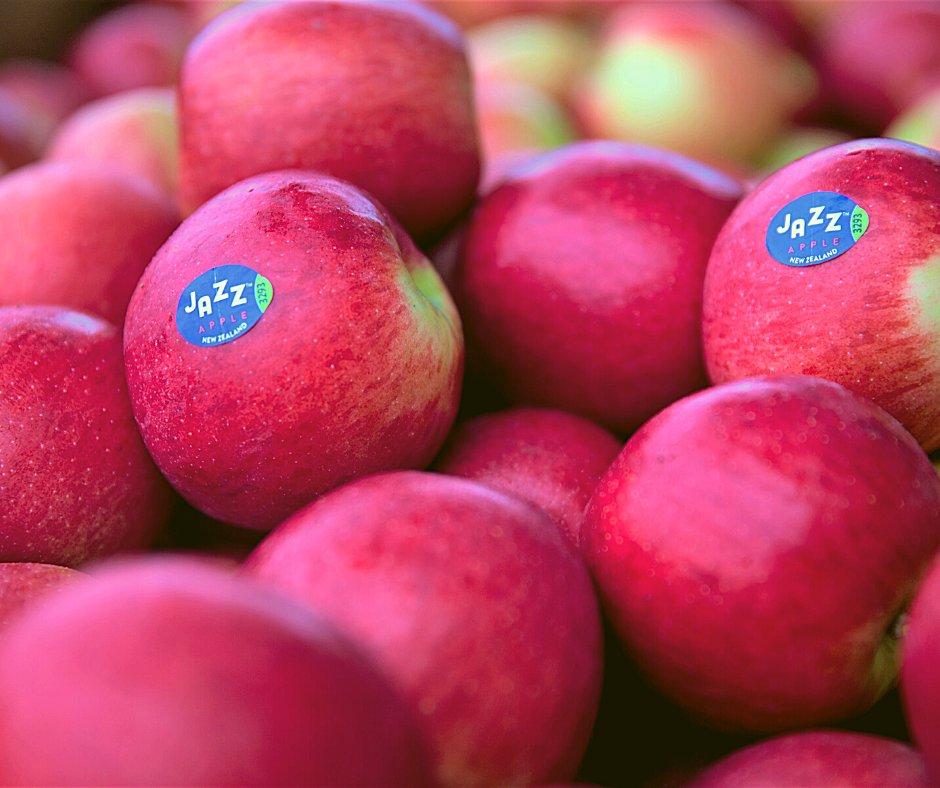 jazzappleus's tweet photo. Costco Canada + JAZZ™ apples? Don’t mind if we do! 🙌 #JAZZtime #JAZZapples #snacktime #costcocanada #costcofinds #costcodoesitagain #snackingdoneright https://t.co/AbGxmaIlvW