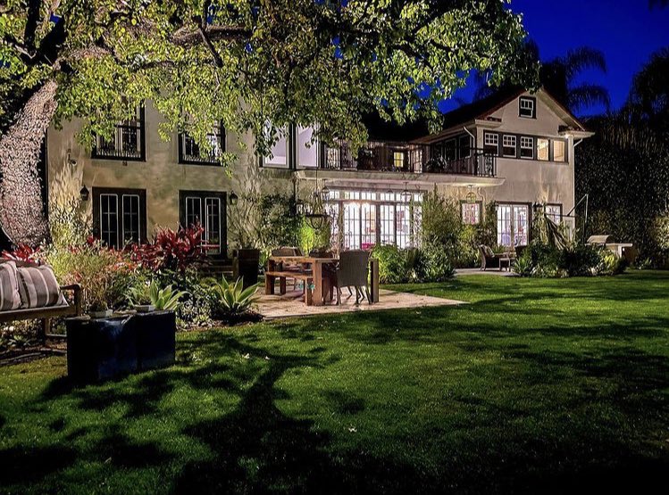 Cali_Lighting's tweet photo. Our goal - to be masters of moonlighting. See the light, not the source, that’s what good lighting design is all about. 
.
.
.
#lighting #landscapelighting #outdoorlighting #moonlighting #lightingdesign #losangeles #socal #ambiance #awardwinning #setthebar https://t.co/hZG9wc5s5x