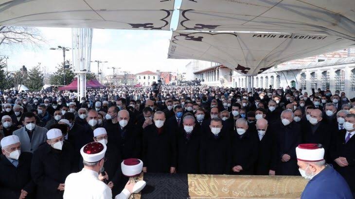 Bugün vefat eden dedemin cenaze namazını jandarma zoruyla sadece 10 kişi ile kıldık!!!