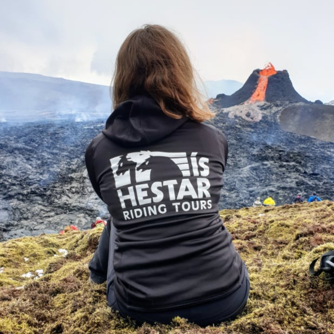 ishestarriding's tweet photo. We can not find words for this incredible experience. We are stunned by this view; it looks like Mordor in LOTR. 🔥It is unreal to believe and witness the enormous power of the eruption in Fagradalsfjall. 🌋Our stable manager Magga hiked few km to get this magnificent image. https://t.co/FL3U2BFaU9