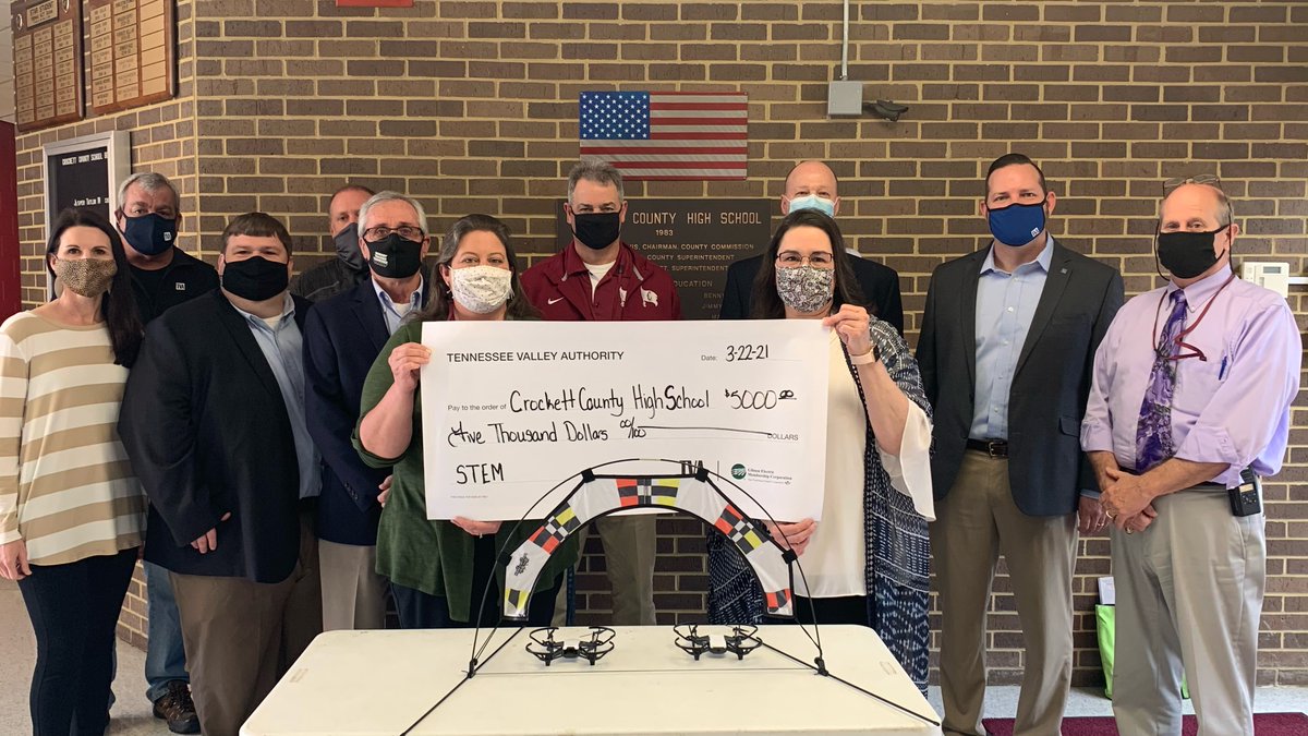 TVAnews's tweet photo. We've been out and about across the Tennessee Valley delivering STEM checks to teachers with the help of our local power companies! Want to learn more about how we support STEM education in the region? Check it out here: https://t.co/0YjBSUnrCt 🍎✏️ #TVASTEM https://t.co/LWk0aiSPz7