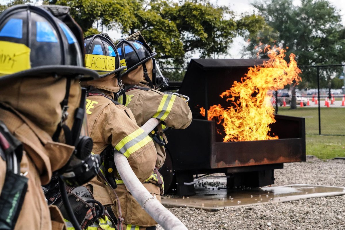 MiamiDadeFire's tweet photo. #MDFRClass145 was back on the drill ground on Tuesday morning with live fire training. With car fires a common occurrence these days, the recruits practiced vehicle fire attacks using a car prop at the Miami-Dade College North Fire Academy. #MDFRTraining https://t.co/gTpb1qZ3LY
