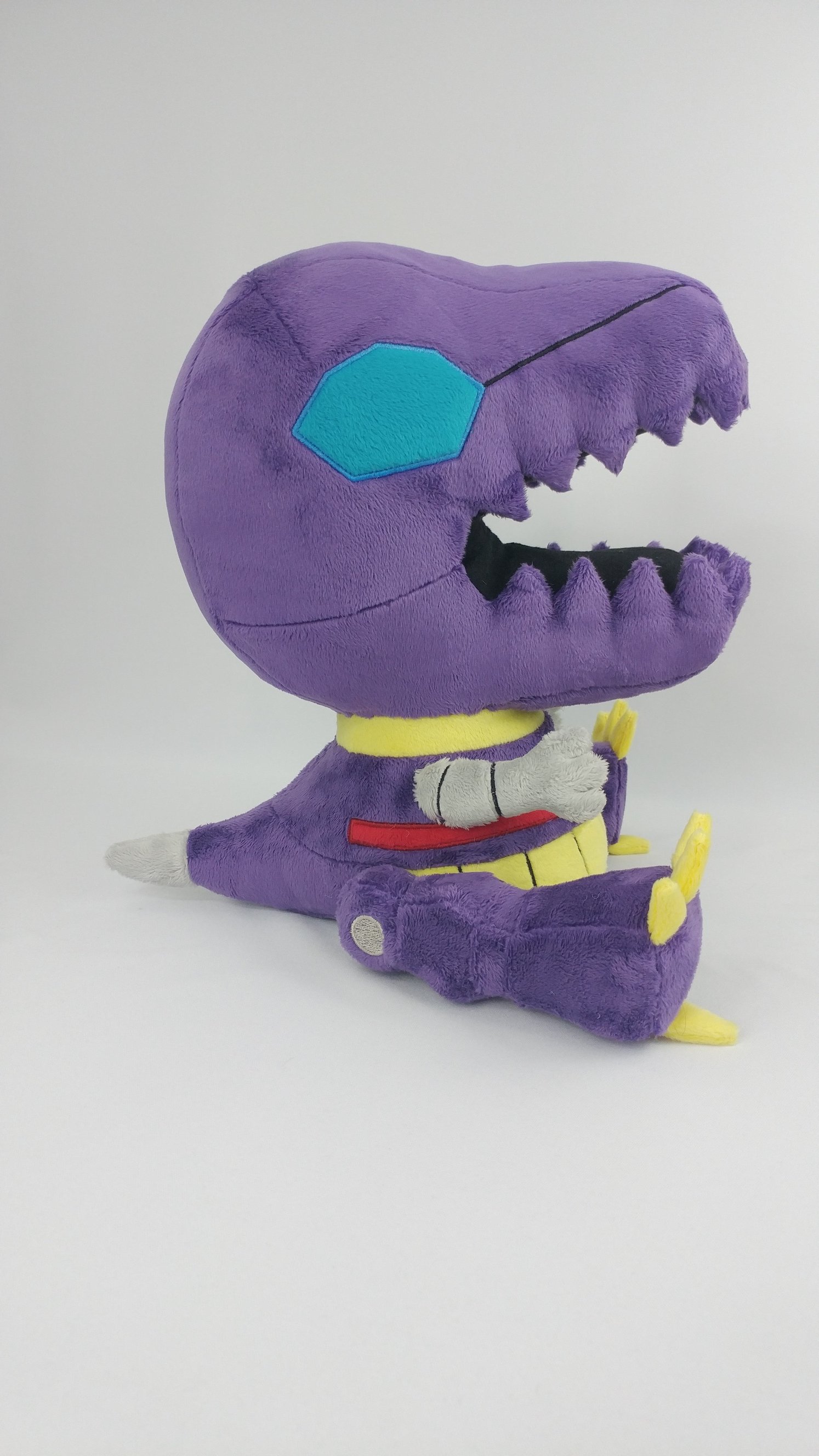 Eyes5 X I got to prototype Grimlock and Starscream Transformers plushies They re now available from Symbiote Studios. https t oDLG9muXTv There is a story as to why Grimlock is hot purple but I ll