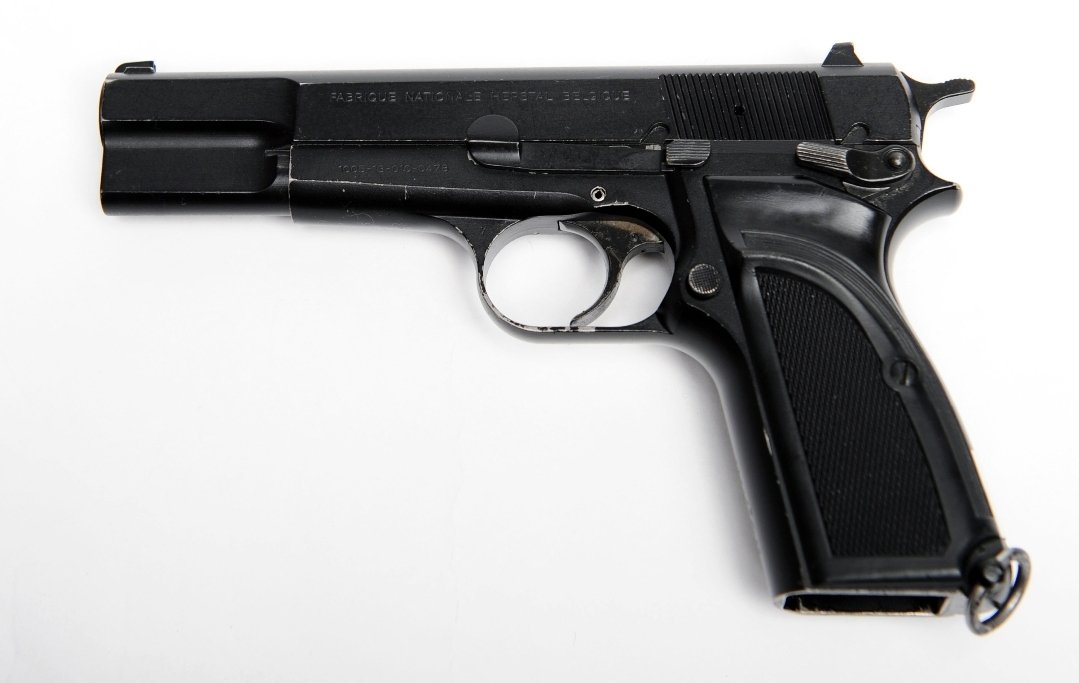 AltonJRoberts's tweet photo. Wake up ppl, 90% of gun victims die from hand guns like below, NOT AR-15s. Stop being manipulated by "Ban" wagon politicians and news media that thrive off of the tragedies. #Congress, ur done if u touch the 2nd Amendment. We need better political choices. https://t.co/W2R0ilTezJ