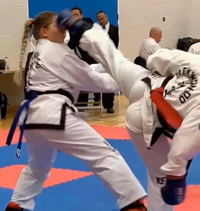 __HannahJade__'s tweet photo. 2 weeks hopefully until I get the okay to ease back in to training cannot wait to be headhunting 💪🏻 https://t.co/cnrdqnMtRj