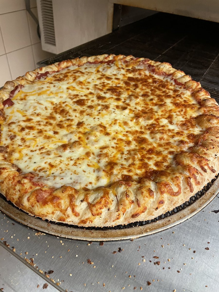 Shalerareacafe's tweet photo. Hot pizza out of the oven...   Shaler Area School District cafeteria staff can make a beautiful pie! #nowiamhungry @ShalerArea @oblackb @Teamcassidy1 @susan_veitchers https://t.co/akJmIYjDGb