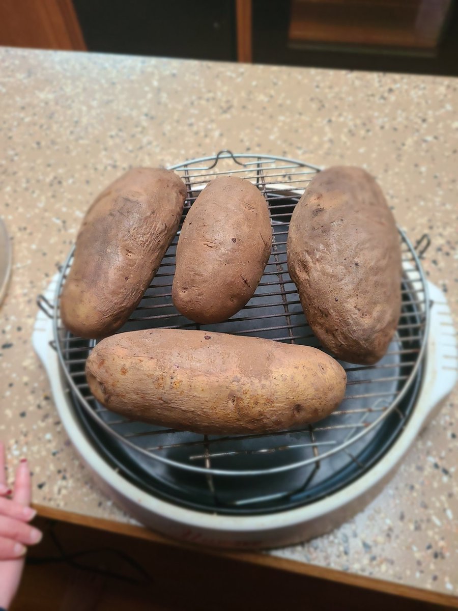 CODYUNDERWOOD90's tweet photo. What's this? A #CookingWithRedneck post!? It's been a while, but i got my son here and tomorrow off. #Coronawithlime, plus a little beer salt, and some New York Strips with #chimichurri. Also some HUGE potatoes the wife is gonna make twice baked. (Picture update when finnished) https://t.co/fs7sidRSJD