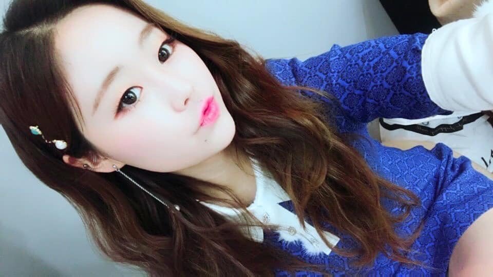IuveIie's tweet photo. [#BabySnow☃️] Y como buena niña que soy y bien comportada me escapé al #THE𝗩𝗜𝗦𝗜𝗢𝗡DEBUT porque tenía que ver a mis niñitos en persona, es que #REGULAR𝐕𝐈𝐒𝐈𝐎𝐍 es tremendo temazo del que me enamoré apenas lo escuché. Además que ando como 👀💖 del bonito Aiden. https://t.co/uCCTRQBzDE