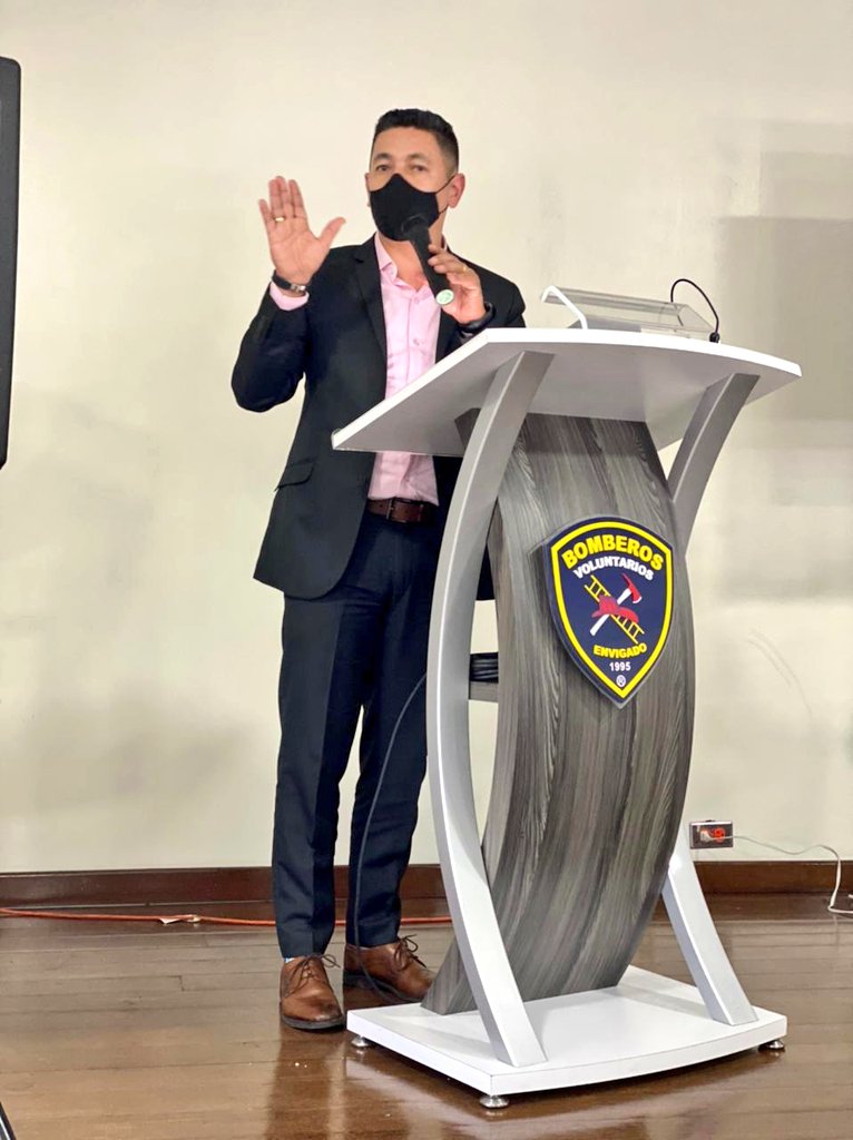 Pedromanosalvar's tweet photo. Fortalecer la equidad de género en las Instituciones Bomberiles de Colombia, un compromiso que se reafirma hoy en el departamento de #Antioquia. 
Agradecemos a @DAGRDMedellin @DagranAntioquia @BomberosEnvi por la articulación @MinInterior . https://t.co/abi17bAAsx