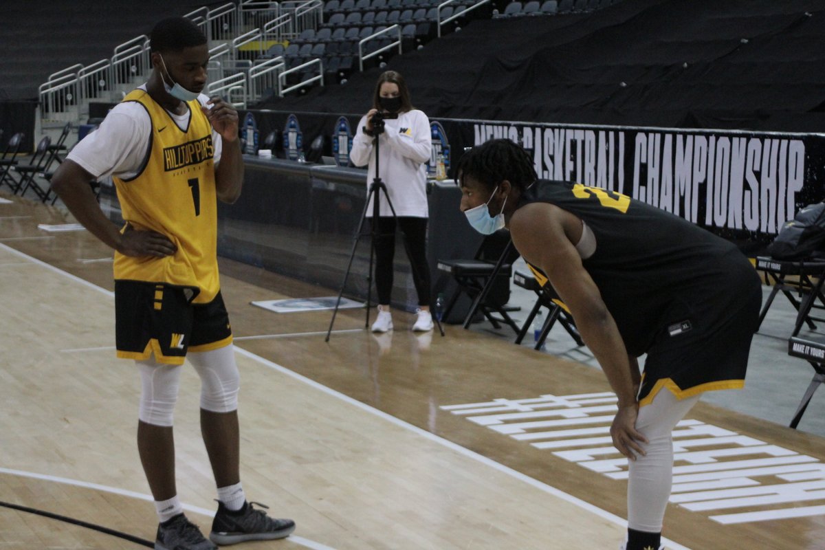 wlu_wbb's tweet photo. Wrapped up our first Elite Eight practice tonight! Getting in the zone for game day! #GoWLU https://t.co/gLOLAE3duA
