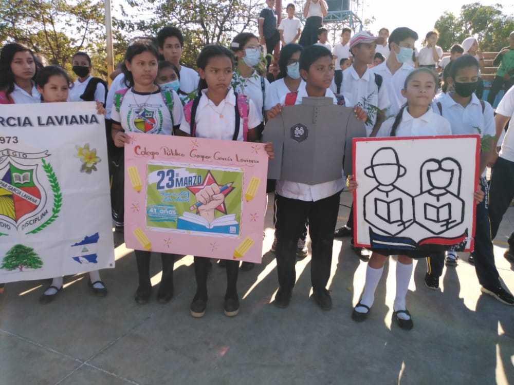 CTipitapa's tweet photo. Limpieza y reforestación del parque en el Gaspar García Laviana en el lanzamiento de Mí Municipio bonito #Tipitapa celebraron el 41 aniversario del inicio de la Cruzada Nacional de Alfabetización #PuñoEnAltoLibroAbierto #ManaguaSandinista @M0R1TA_ @TPU19J @FlorNica39 @fr1nkro https://t.co/OyW0dFw8SF