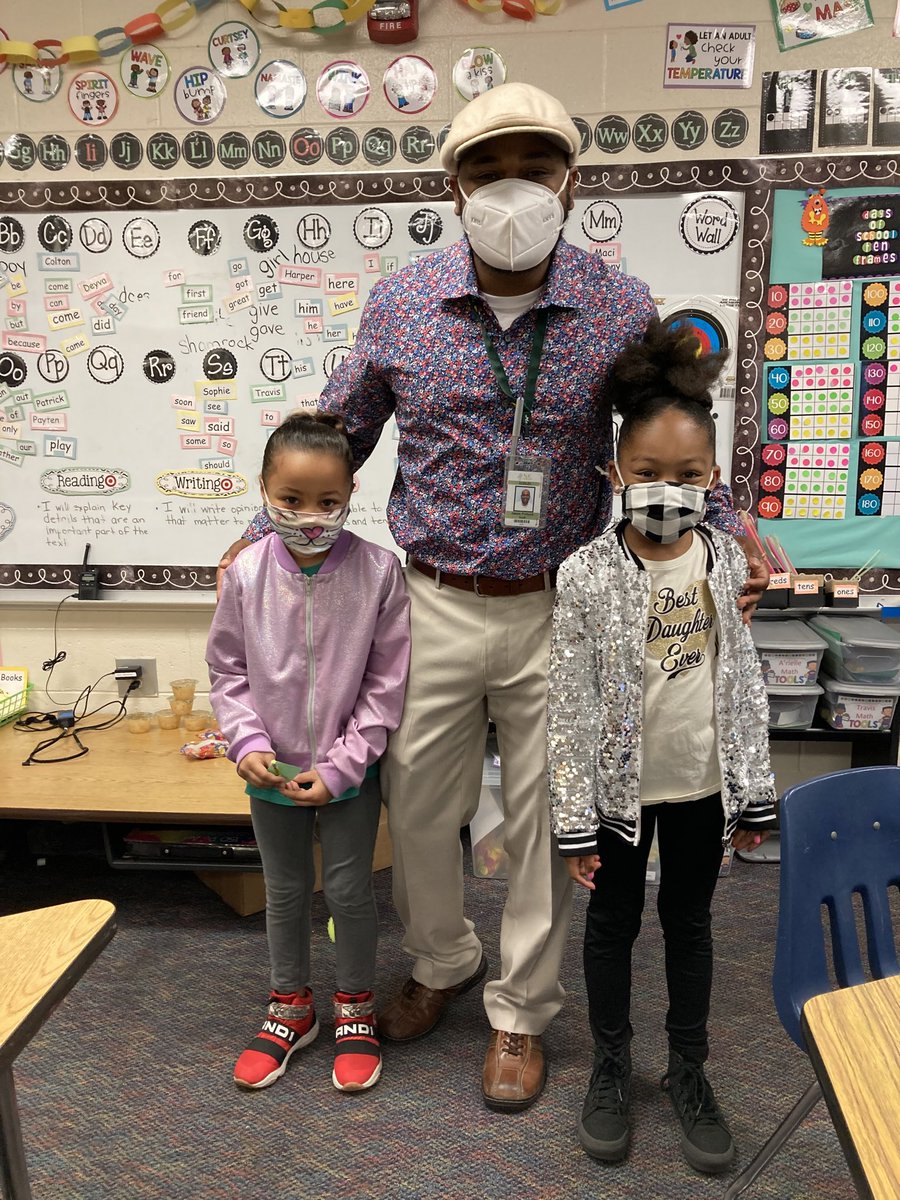 Disco fever at HEC celebrating Music in our Schools week! ⁦<a href="/hecorleyelem/">H.E. Corley Elem</a>⁩  #HECleads   #pridein5 #HECmontessori