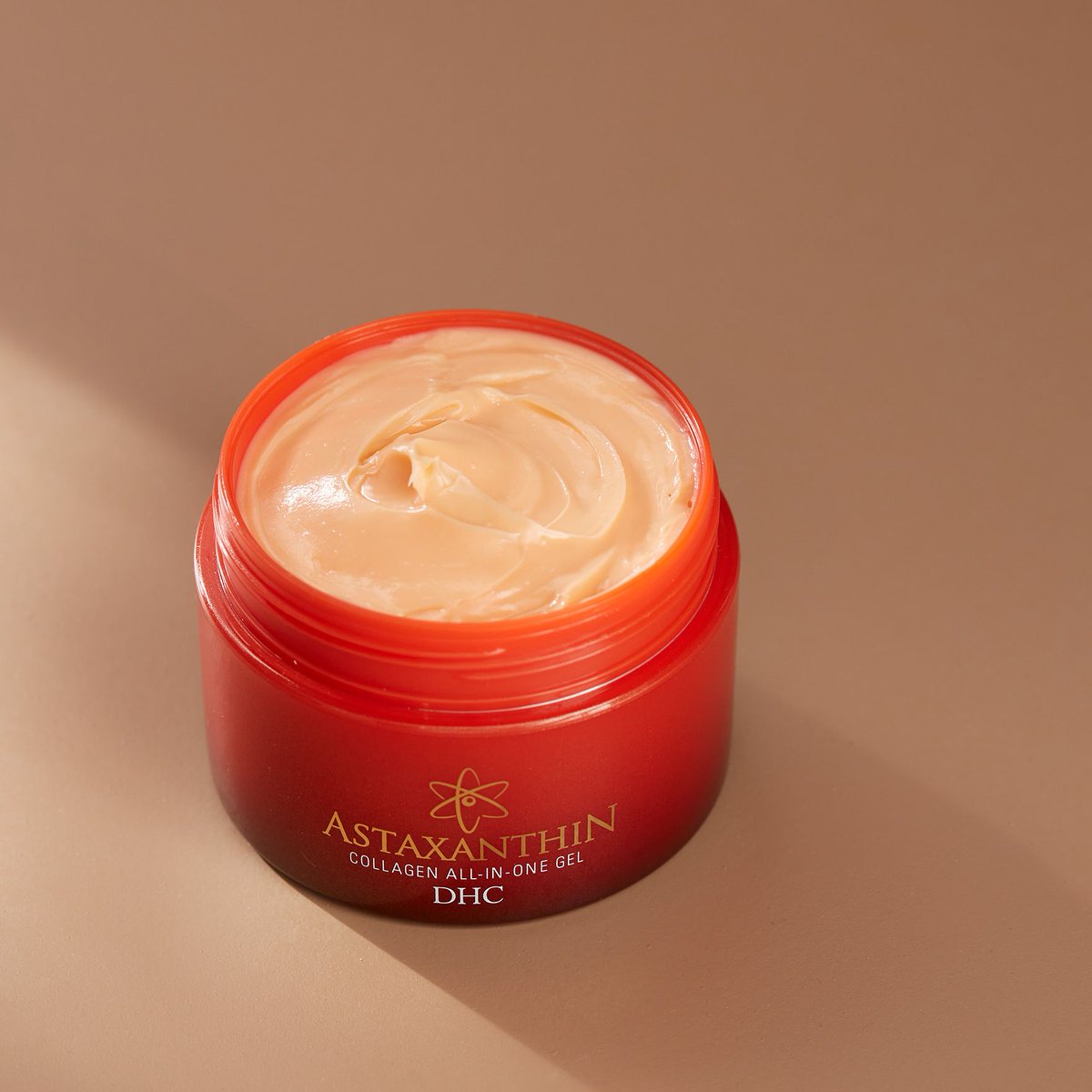 What's pink and tones, hydrates, and brightens in one step? #Astaxanthin, of course 💗 bit.ly/2T5b28Q