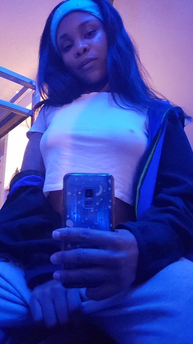 I'm feeling a little 💙 https://t.co/4SVDWz6eVD