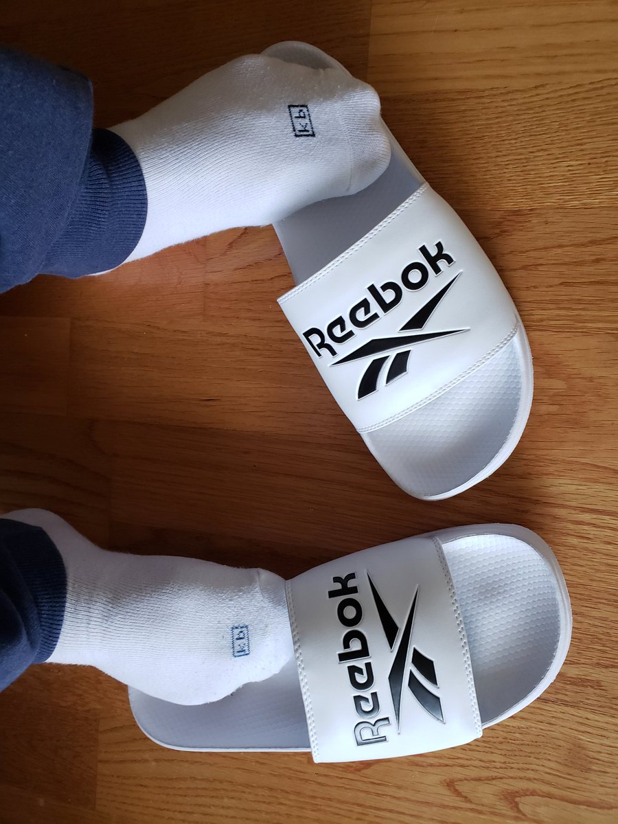 ful_adi's tweet photo. Mew sliders! #reebok #reebokslides #socksandslides #socksandsandals  #kbsocks #KBellSocks #whiteanklesocks #whitesocks https://t.co/Hrn94UrhSs