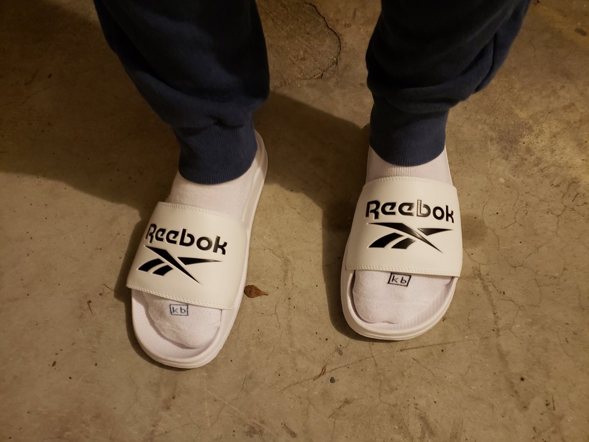 ful_adi's tweet photo. Mew sliders! #reebok #reebokslides #socksandslides #socksandsandals  #kbsocks #KBellSocks #whiteanklesocks #whitesocks https://t.co/Hrn94UrhSs